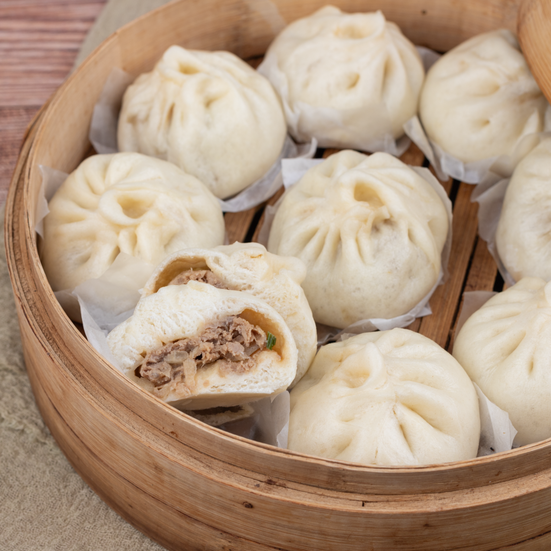 Steamed Buns with Pork 6 pieces 265g 1 each